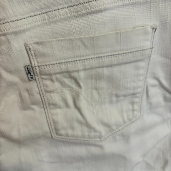 Levi's White Jean Shorts with White Tab and Two Buttons - Picture 11 of 14